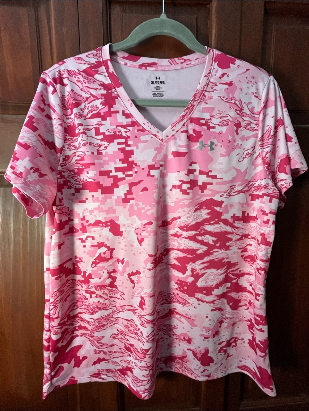Under Armour Women’s Pink & Light Pink Camo V-Neck Performance Tee